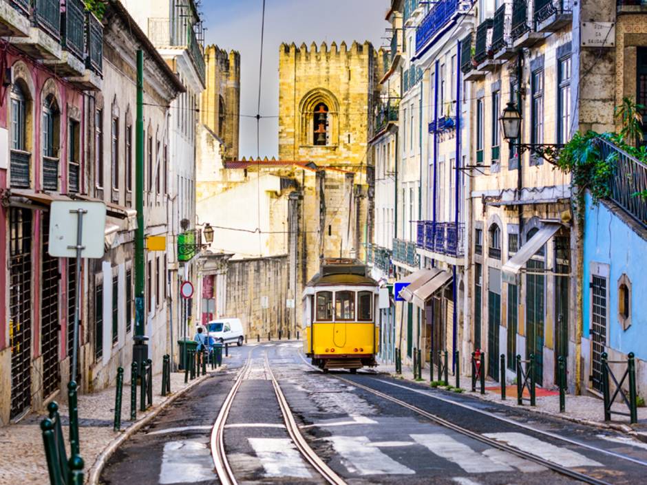 Portugal, Lissabon, Straßenbahn, Foto: iStock/SeanPavonePhoto